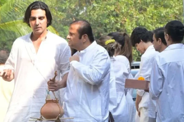 Zarine Khan’s Last Rites